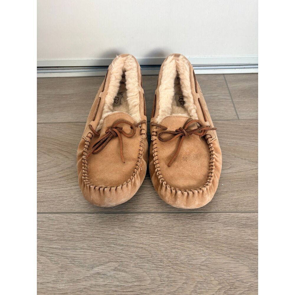 UGG Dakota Women's Size 11 Moccasin Slippers Chestnut Suede Sheepskin